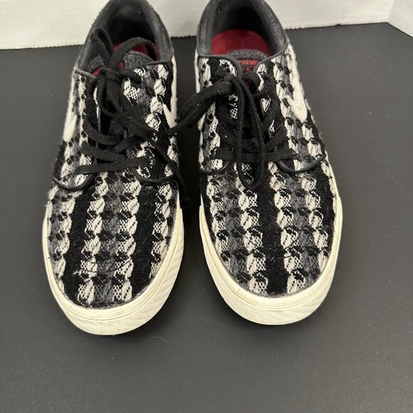 Nike Sneaker - Picture 4 of 4